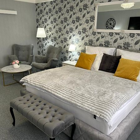 Efipa Glamour Apartments Plzen Luaran gambar